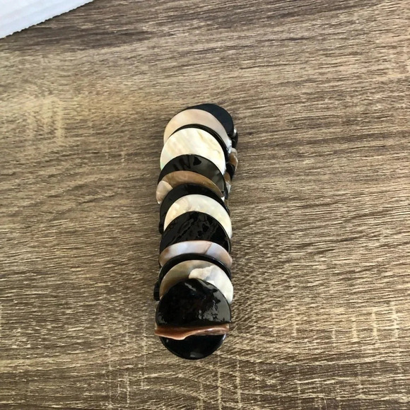 Boho  Shell Stretch Bracelet - Picture 4 of 8